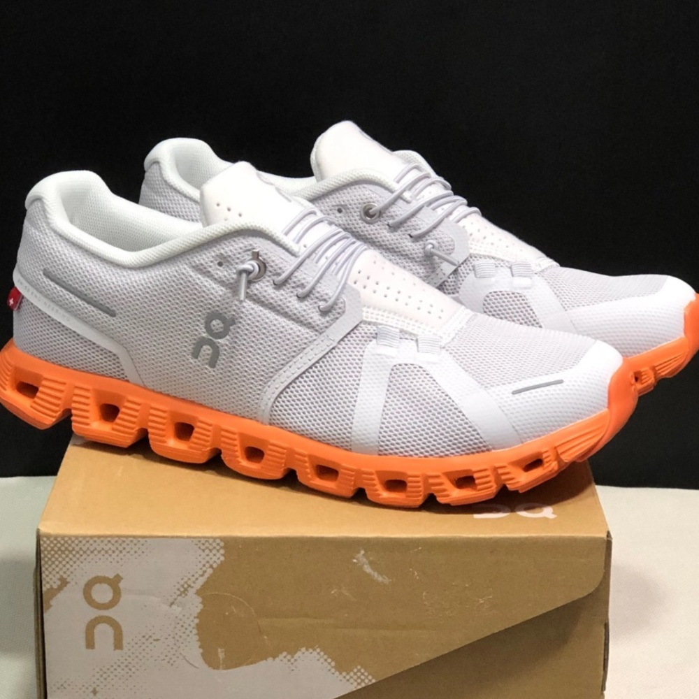 On cloud Women’s running shoes